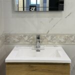 Lavabo,Kabinet i Ogledalo sa svijetlom  60cm Bez